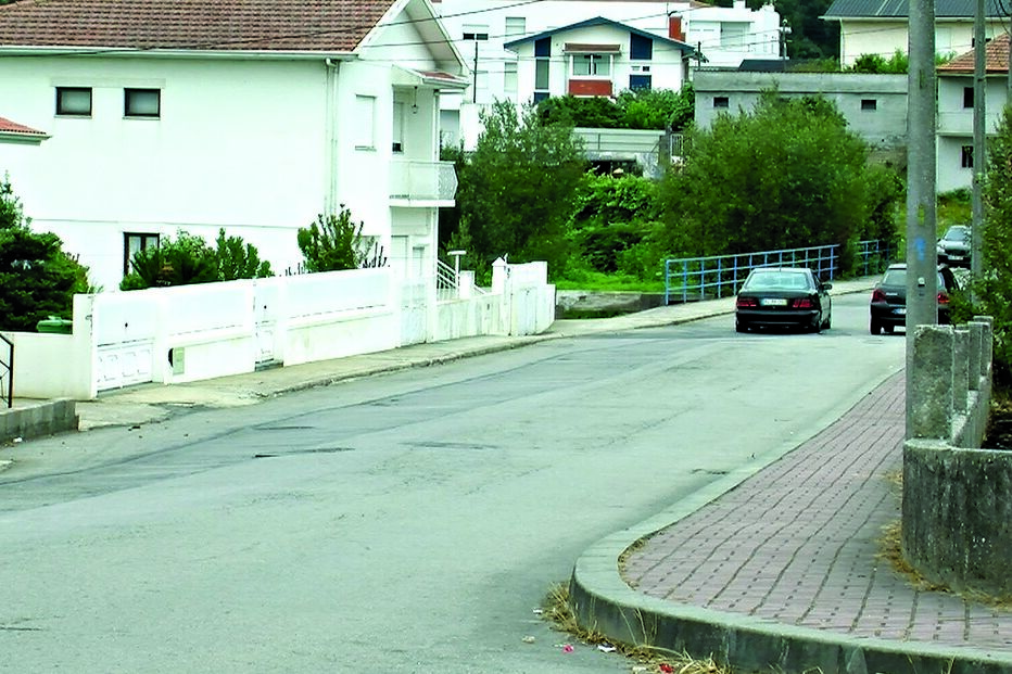 Vendedora luta com assaltante 