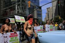 topless, free the nipple, nova iorque, new hampshire, marcha, direitos, igualdade