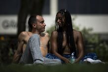 24-08-2015_10_50_35 apanhar sol jardim ny reuters.jpg