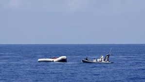 Itália permite desembarque de 439 pessoas que estavam há 8 dias no mar