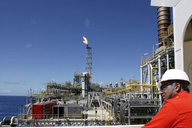 Brent ultrapassa 108 dólares barril apesar da nova proposta de negociação de Teerão