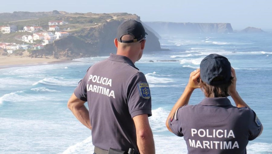 Nas buscas participaram dois agentes da Polícia Marítima