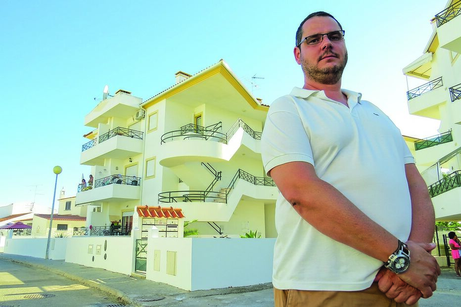 Prédio vai abaixo em Olhos d’Água 