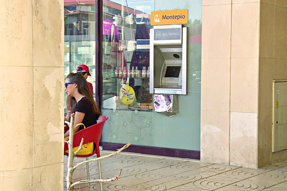 Cilada a blindado rende milhares 