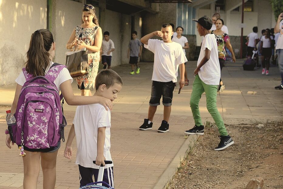 auxiliares, educação