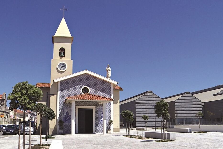 caçado, assalto, capela, igreja, prejuízo, euros, fiéis, Ovar, S. Pedro, Espinho