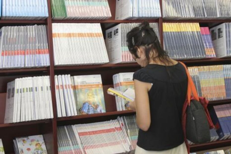 Manuais, livros, escolares, escolas, livreiros, aumento, iva