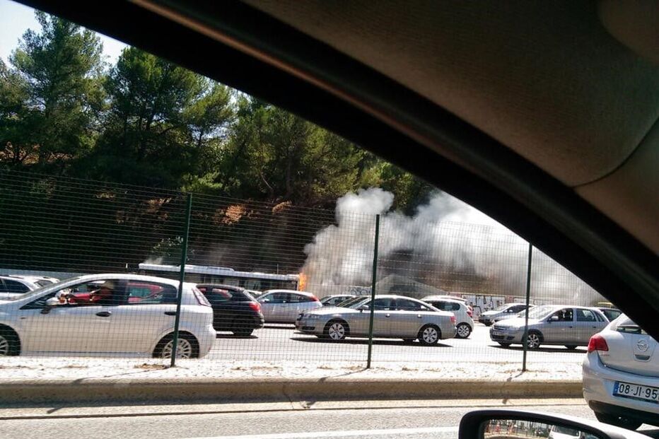 Autocarro, incêndio, Ponte 25 de Abril