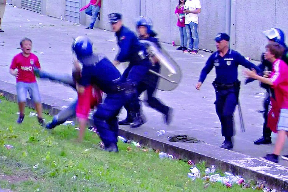 Agressão de PSP entregue a colegas 