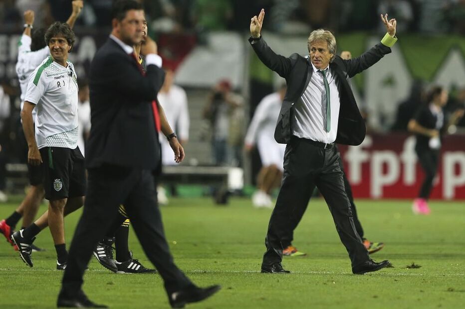 09-08-2015_23_19_30 jesus celebra.jpg