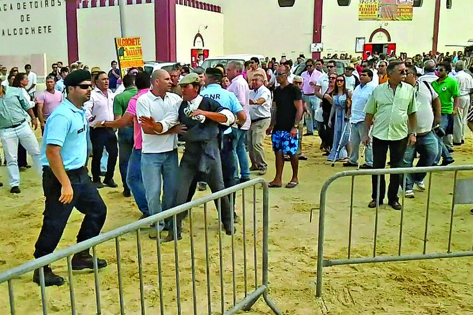 Barrete Verde acaba à pancada