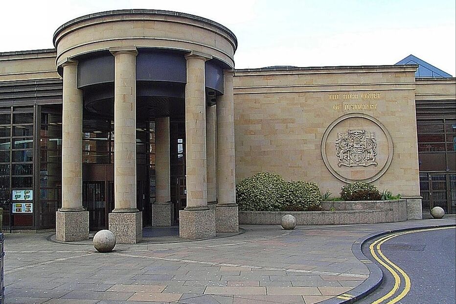 bombeiro, John McGinn, violação, pedofilia, criança, Glasgow, Escócia, Bellshill, tribunal,