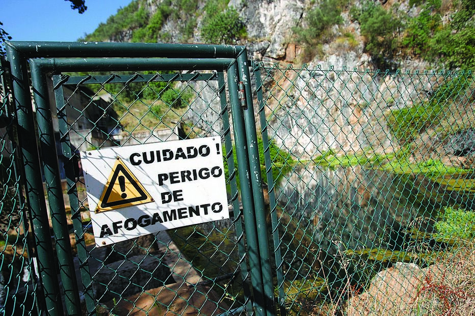 Cantoneiro cai e morre afogado 