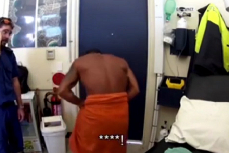 13-08-2015_15_53_25 dog bitten penisTen Network.png