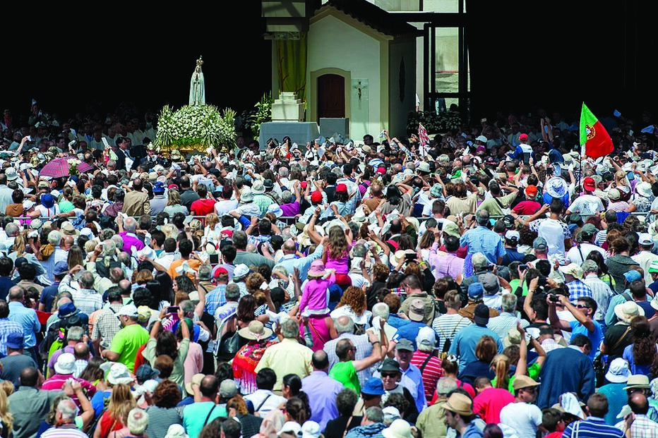 Adeus a Fátima com 75 mil fiéis 