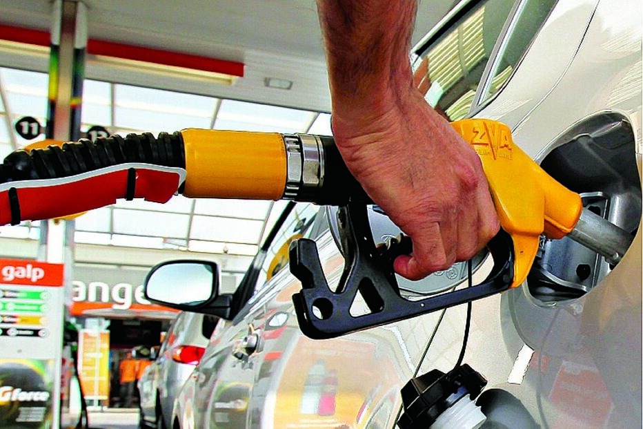 Gasolina desce três cêntimos 