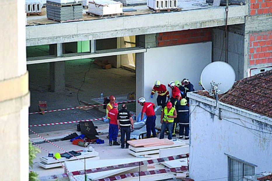 placa, mortos, cai, acidente trabalho, óbito, construção civil, betão, Abrantes