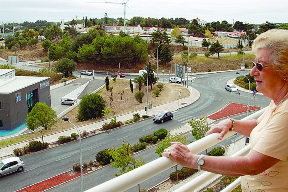 Moradores contestam construção de crematório 