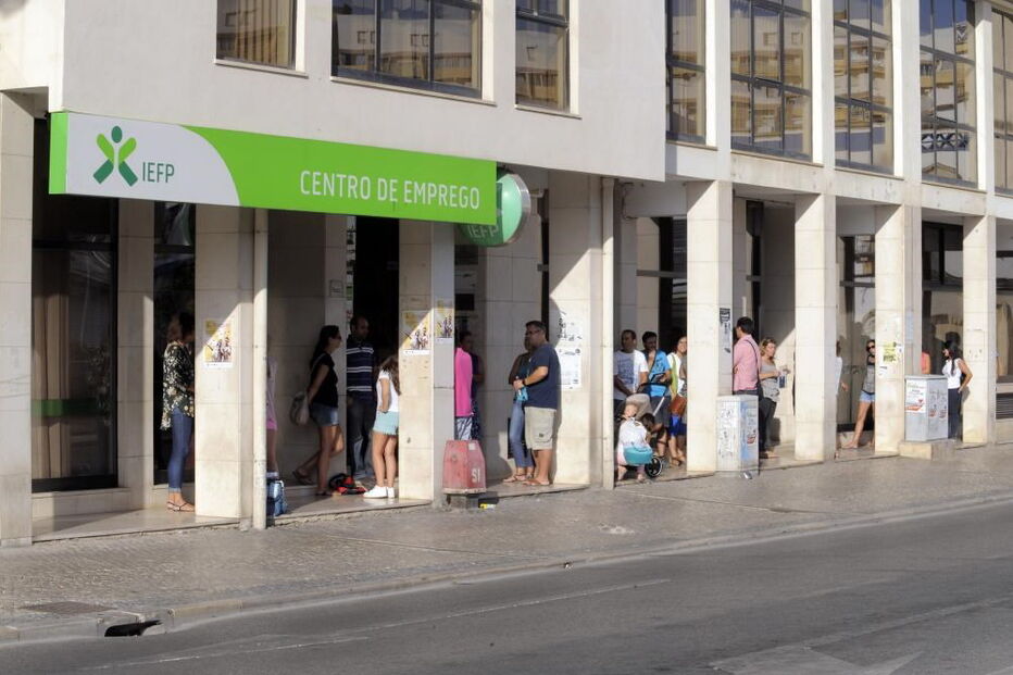 Desemprego, inscritos, trabalho, economia, negócios e finanças