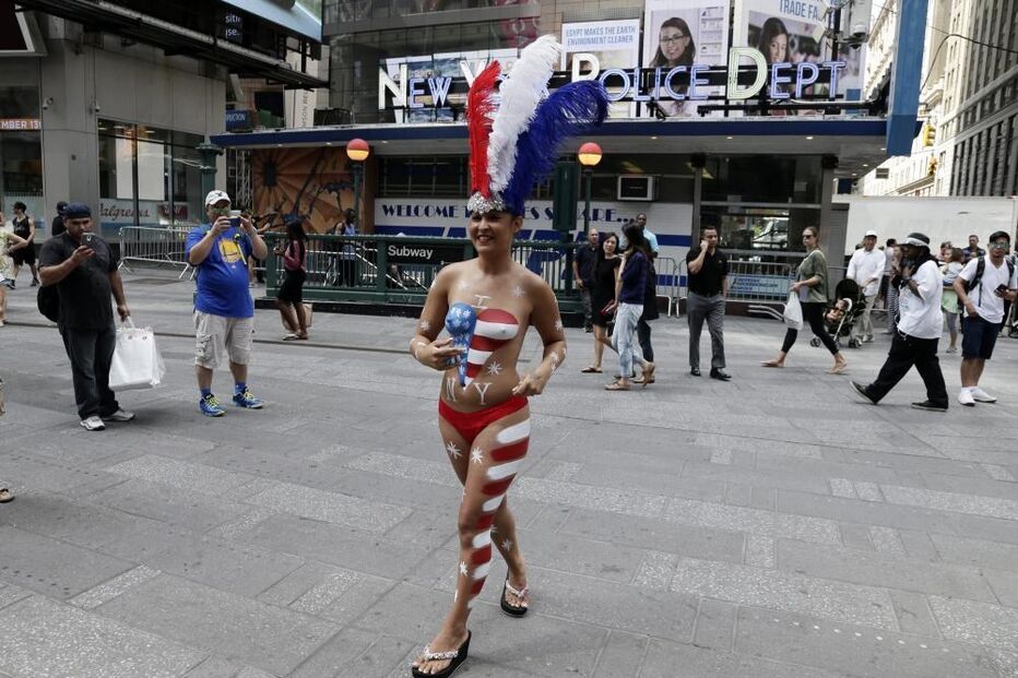 topless, free the nipple, nova iorque, new hampshire, marcha, direitos, igualdade