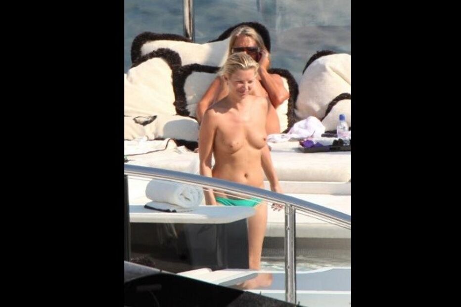 topless, Kate Moss