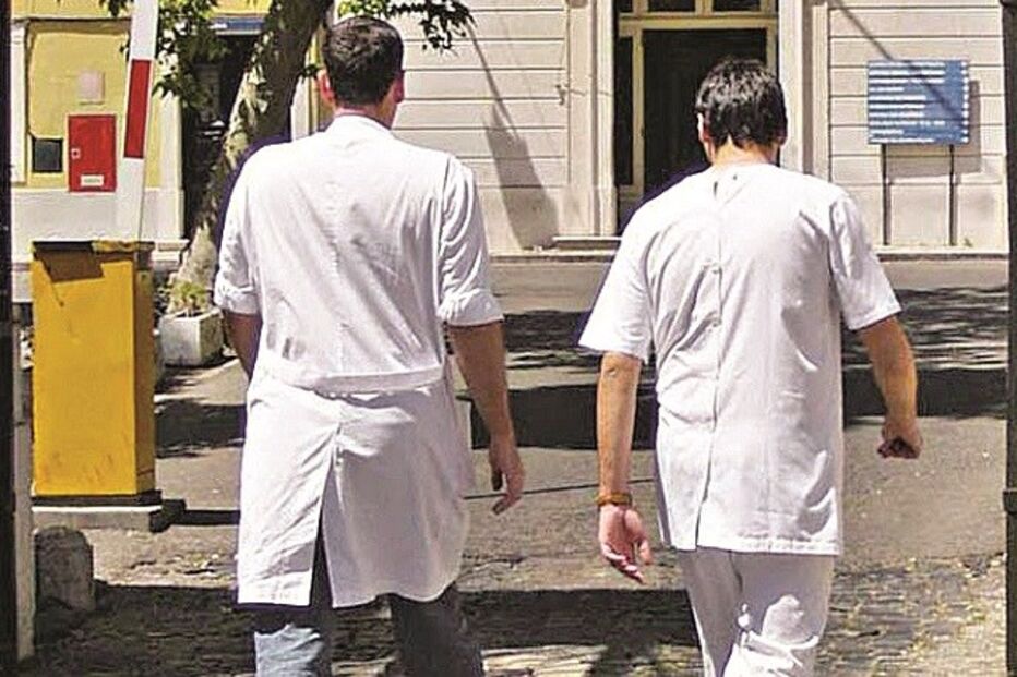25-08-2015_01_04_15 17 jovens médicos.jpg