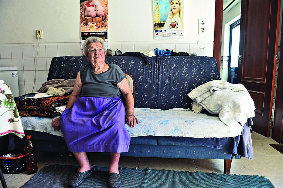 Idosa agredida por 6 assaltantes 