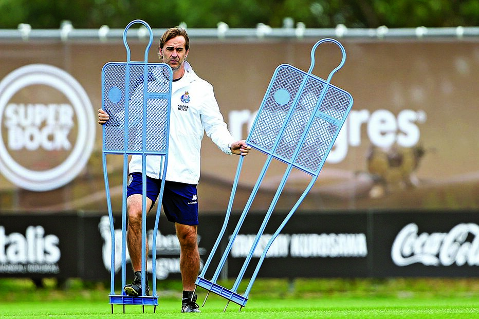 Lopetegui volta a chorar perdas 