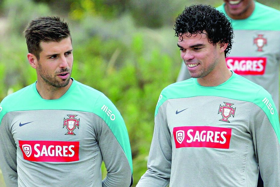 Pepe e Veloso nas escolhas de Santos 