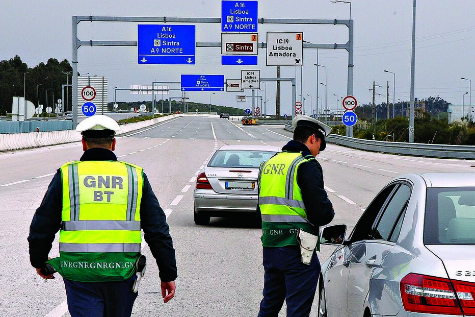 Contramão, A16, álcool , metros, Cascais