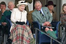 Rainha Isabel II, Príncipe Carlos