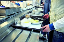 Pais penhorados por dívidas às cantinas 