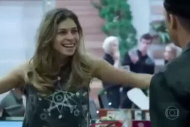 Grazi Massafera mostra seios em 'Verdades Secretas'