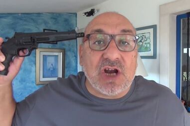 Guilherme Leite arrasa Passos Coelho