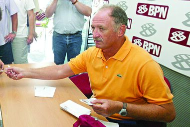 Fuga ao Fisco custa 3 milhões a Scolari 