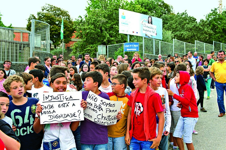 Pais protestam por nova turma 