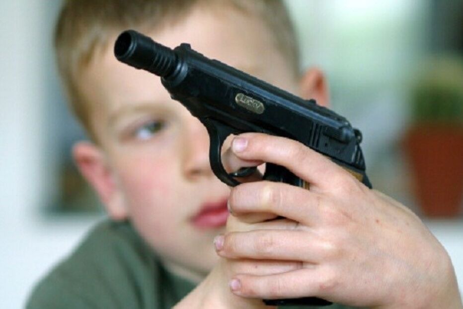 Lincolnshire, Inglaterra, crime, lei e justiça, polícia, criança, arma