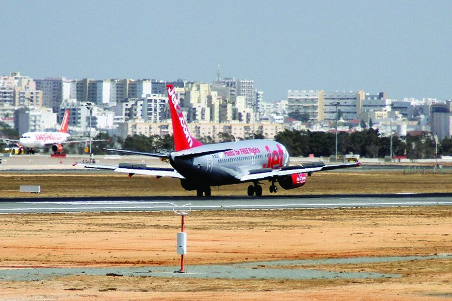 Bêbedos fazem desviar avião 