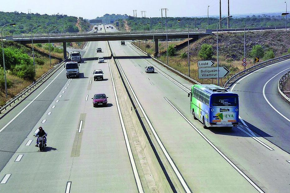 Faz 40 km da A22 em contramão 