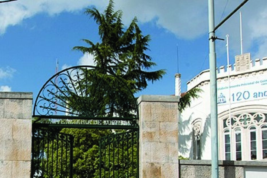 Discussão entre reclusos acaba à facada 