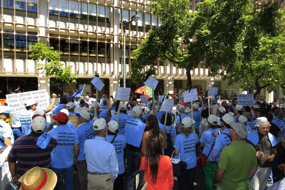 Manifestação, lesados, Novo Banco, AIEPC, banca, economia, negócios e finanças, política