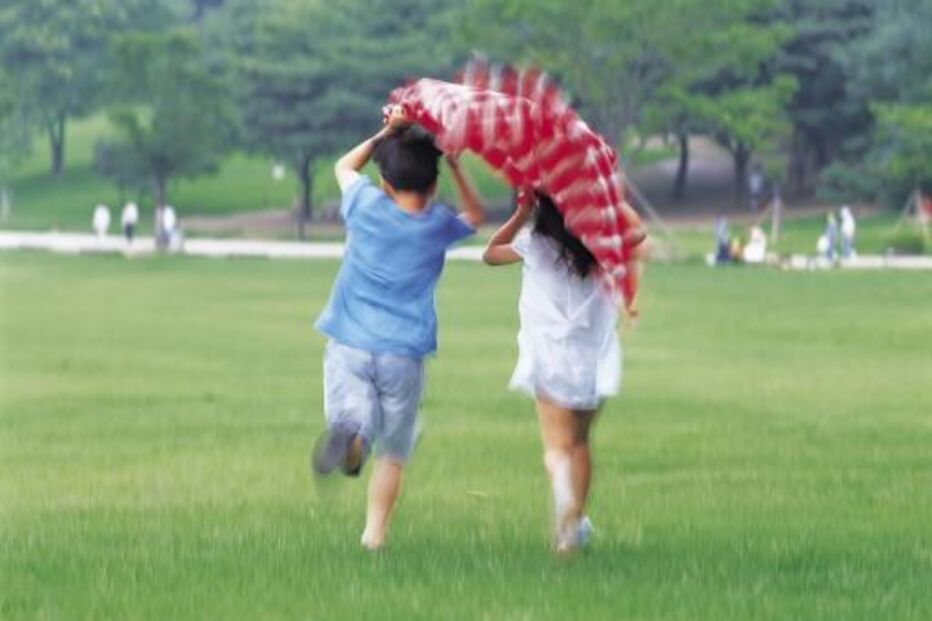 Crianças, costas, brincar