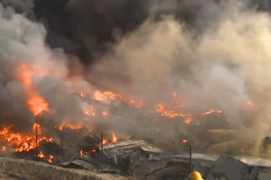 incêndio, fábrica de reciclagem