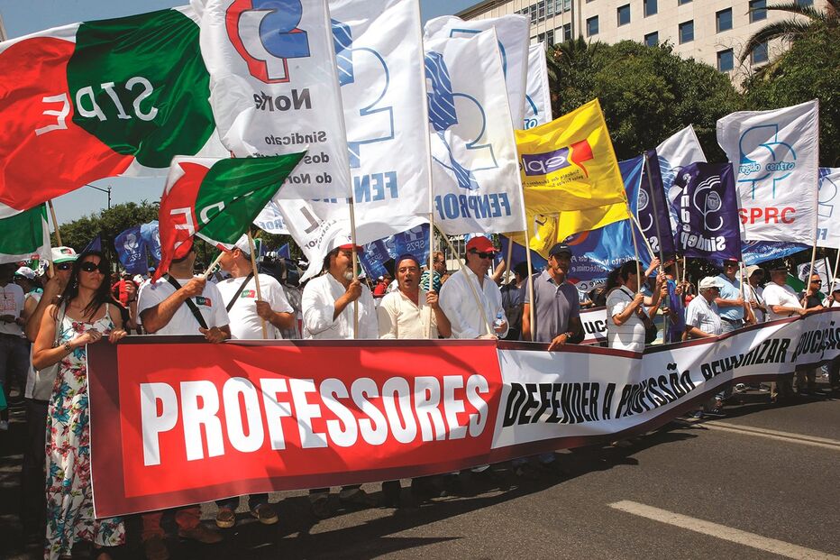 Aulas começam sem professores 