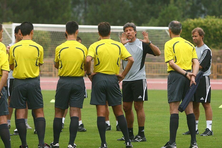 11-09-2015_03_27_38 34 árbitros.jpg