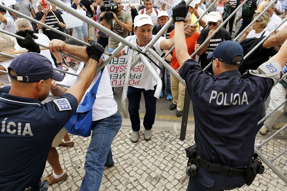 BES, Rio Forte, Espírito Santo Internacional, CMVM, Banco de Portugal, Passos Coelho, economia, negócios e finanças, serviços financeiros, banca
