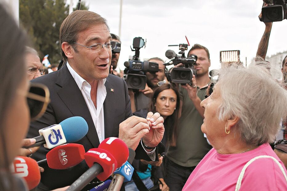 Passos de costas direitas às críticas 