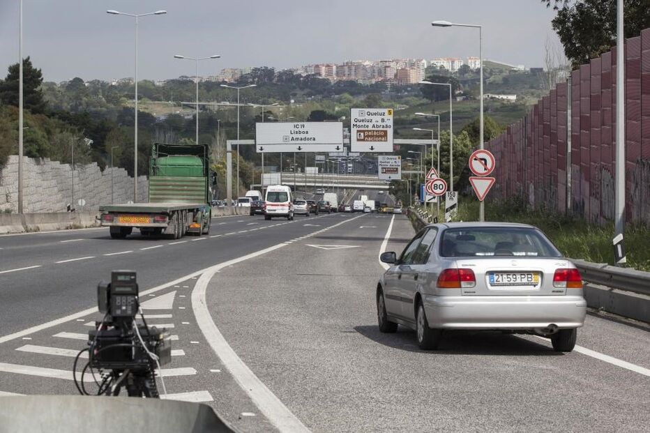 IC19, tiroteio, Mercedes, fugitivos