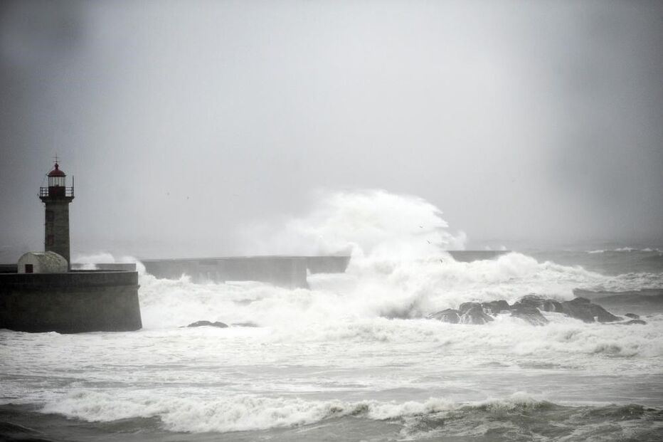 Instituto Português do Mar e da Atmosfera, IPMA, Açores, aviso vermelho, trovoada, chuva, vento, meteorologia, alertas