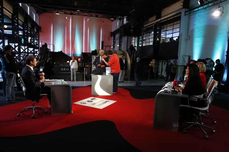 Passos, Costa, debate